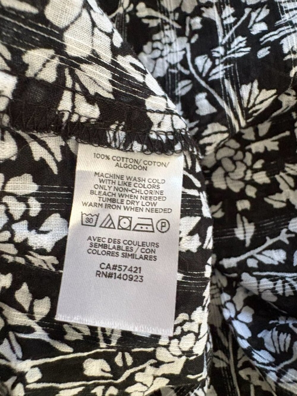 LOFT Black and White Floral Ruffle Neckline Sleeveless Top Size Large - Picture 4 of 4